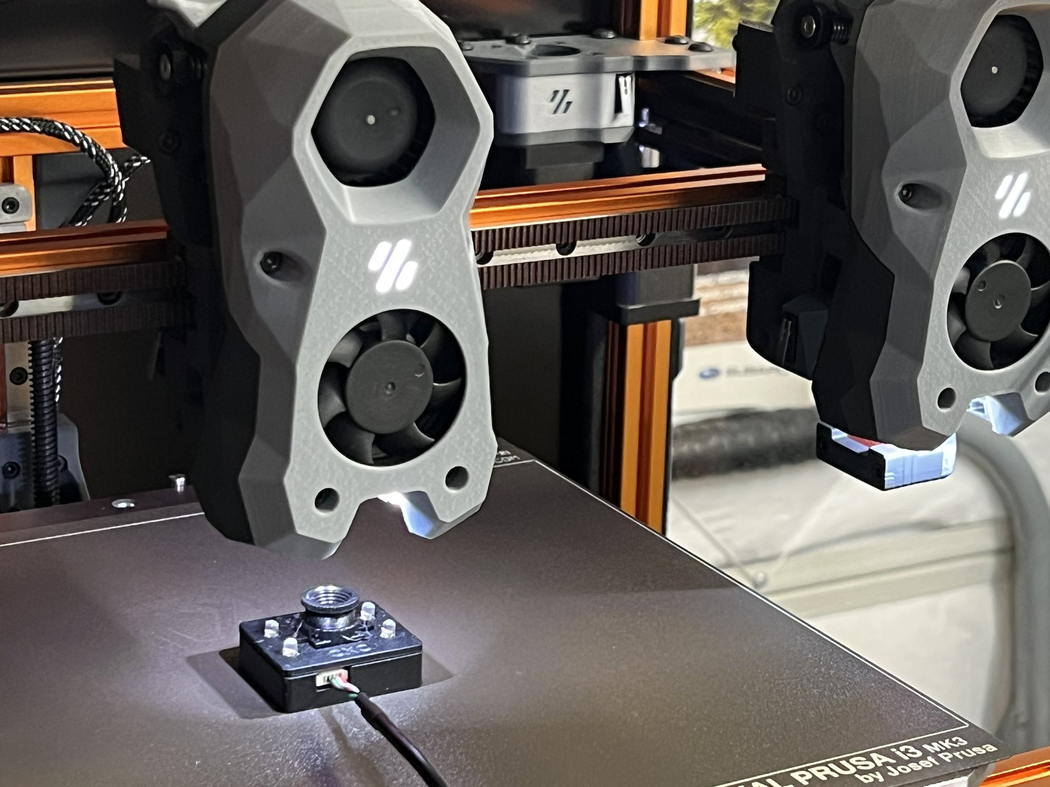 La herramienta CXC en uso con varias impresoras 3D